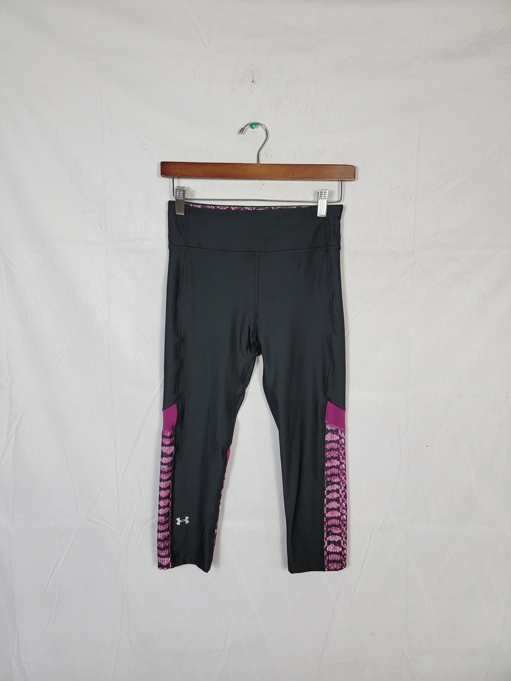 Women's Small Under Armour Black Capri Leggings